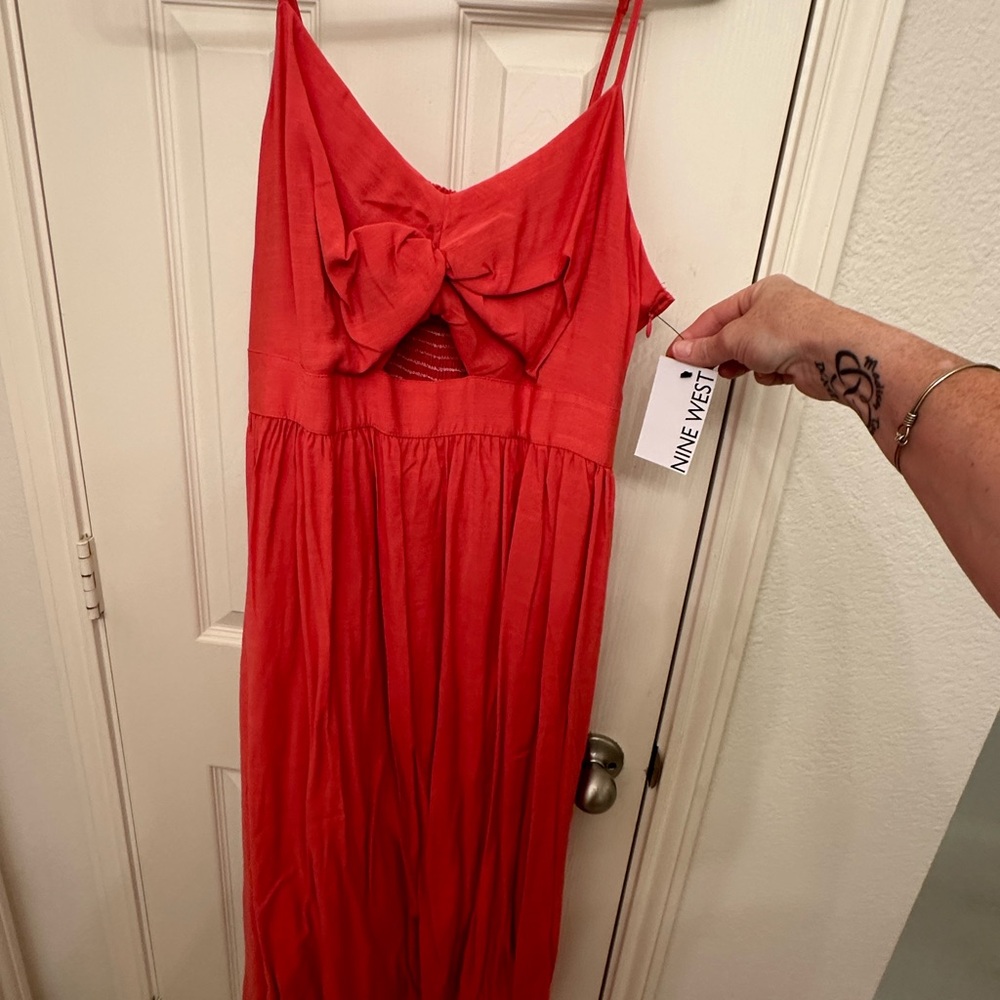 NWT Coral Nine West key hole dress with shorter front longer back dress